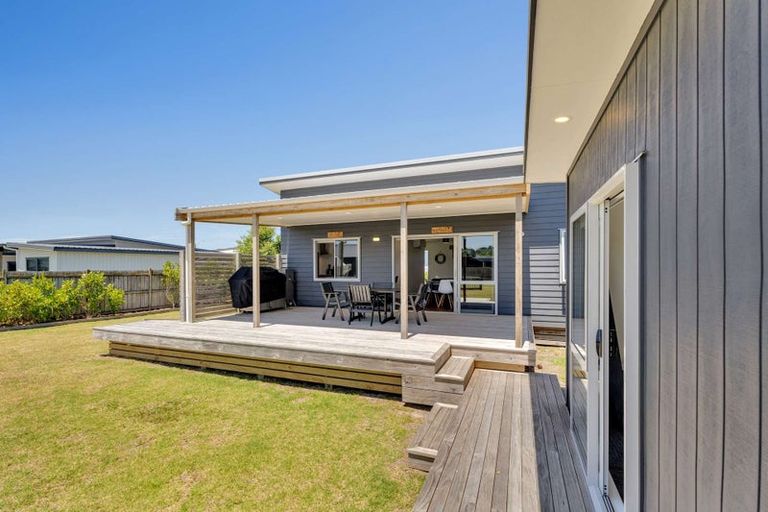 Photo of property in 112 Mahoe Place, Matarangi, Whitianga, 3592
