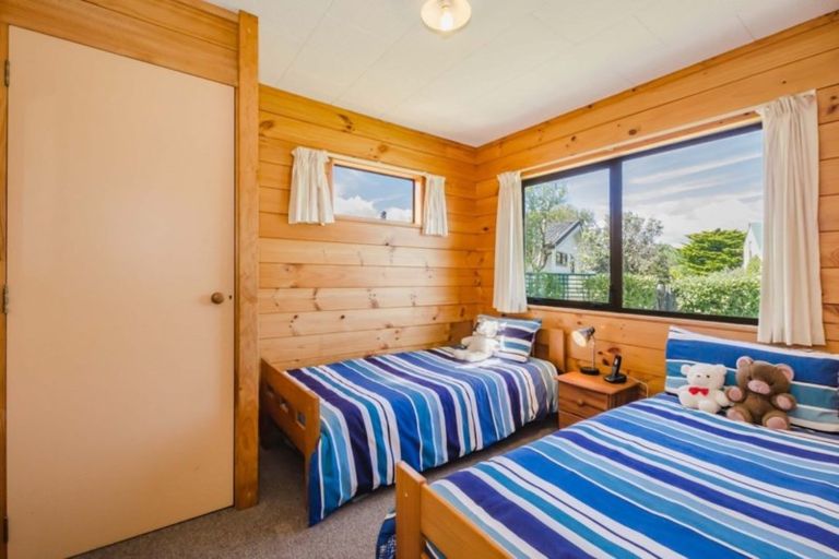 Photo of property in 6 Oratia Street, Waikanae Beach, Waikanae, 5036