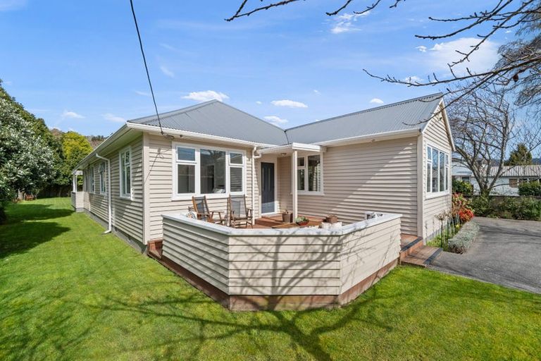 Photo of property in 3 Heretaunga Square, Silverstream, Upper Hutt, 5019
