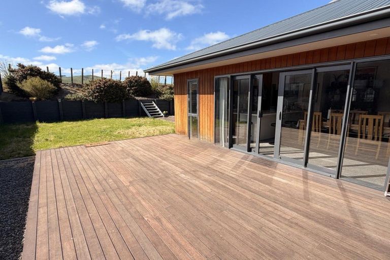 Photo of property in 34 Atlantic Drive, Fitzherbert, Palmerston North, 4410