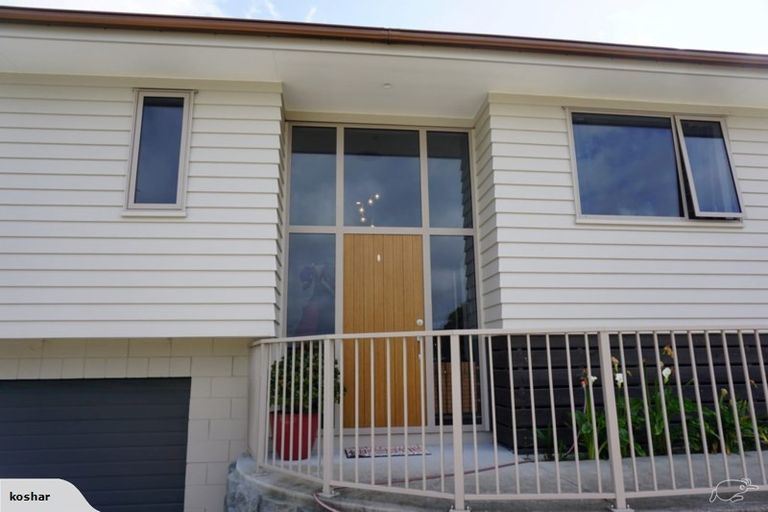 Photo of property in 27a Kirrie Avenue, Te Atatu South, Auckland, 0610