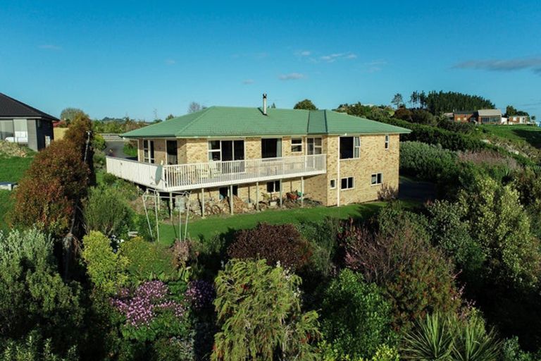 Photo of property in 16 Kotare Crescent, Pahi, Paparoa, 0571