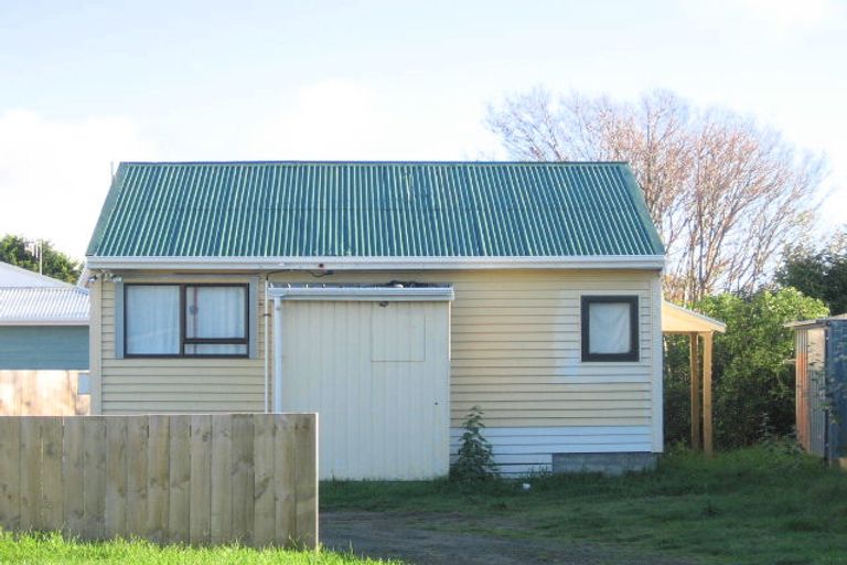 Photo of property in 17 Te Kupe Road, Paraparaumu Beach, Paraparaumu, 5032