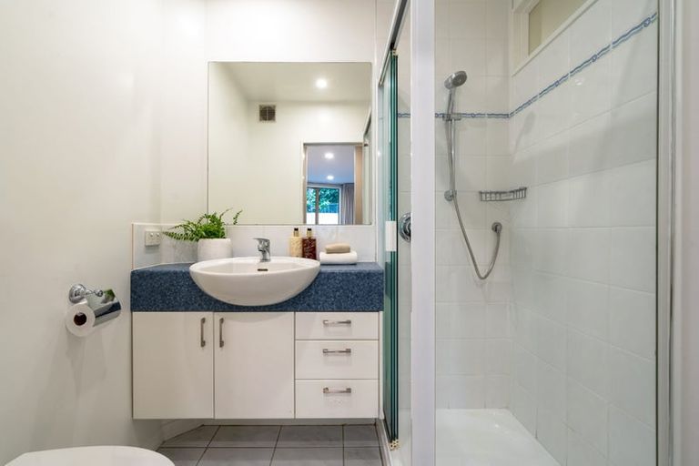 Photo of property in 2/35a Hart Road, Hauraki, Auckland, 0622