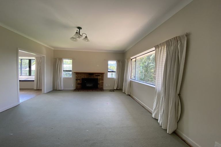 Photo of property in 42 Parkhill Road, Mellons Bay, Auckland, 2014