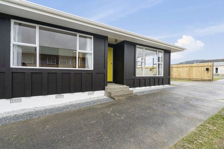 Photo of property in 89a Main Road, Wainuiomata, Lower Hutt, 5014