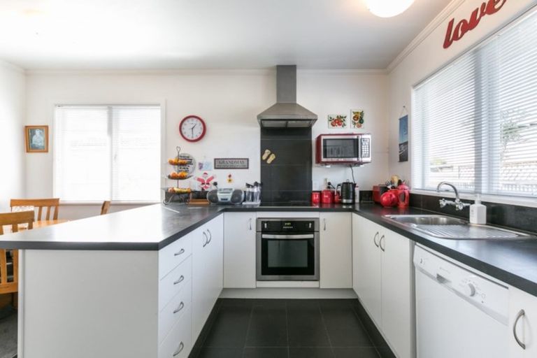 Photo of property in 9a Cornwall Road, Taradale, Napier, 4112