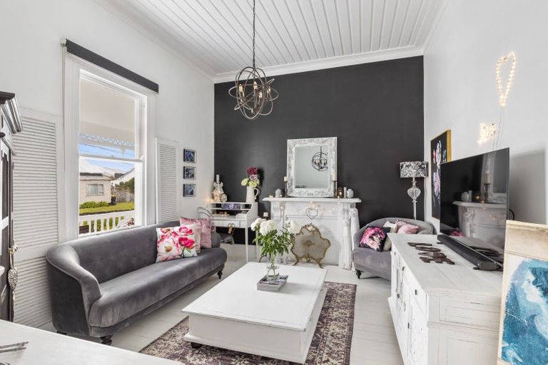 Photo of property in 32 Belt Road, Moturoa, New Plymouth, 4310