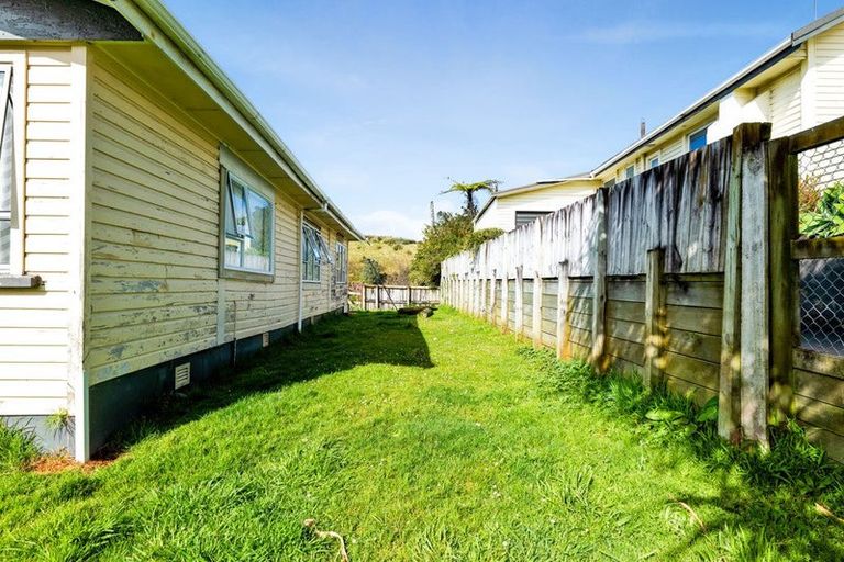 Photo of property in 93 Omata Road, Marfell, New Plymouth, 4310