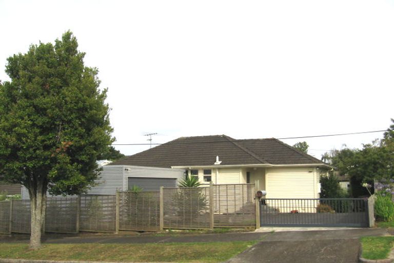 Photo of property in 5 Clairville Crescent, Wai O Taiki Bay, Auckland, 1072