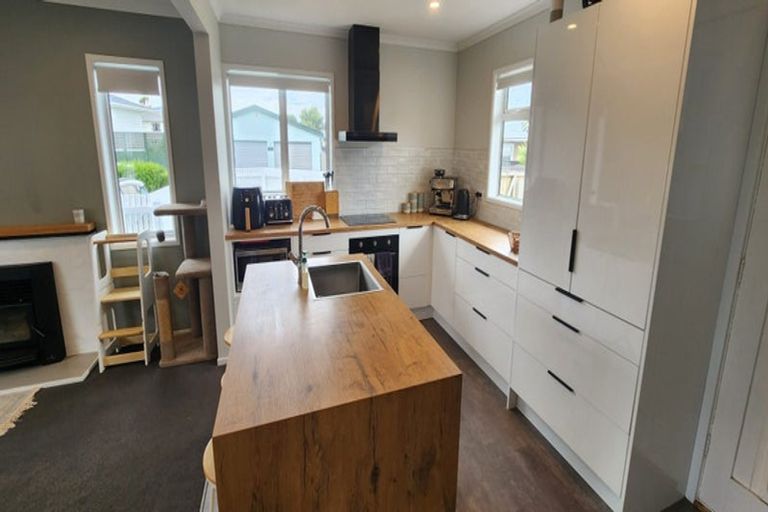 Photo of property in 13e York Crescent, Westown, New Plymouth, 4310