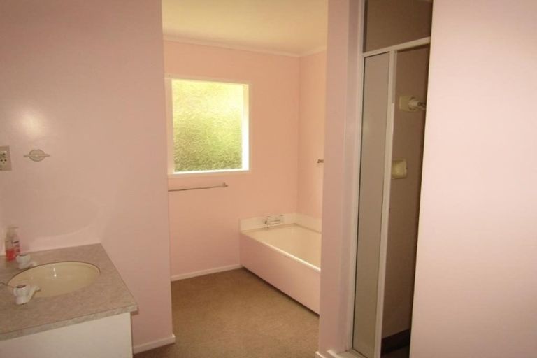 Photo of property in 6 Saint Hildas Glade, Tawa, Wellington, 5028