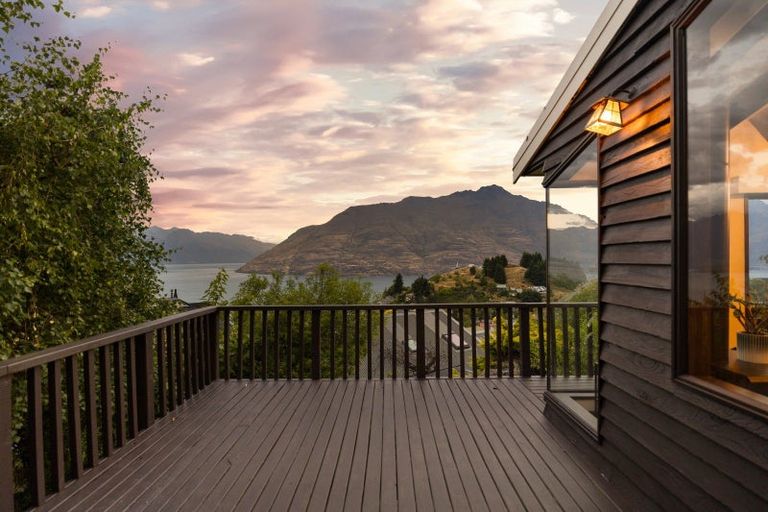 Photo of property in 4b Caples Place, Fernhill, Queenstown, 9300