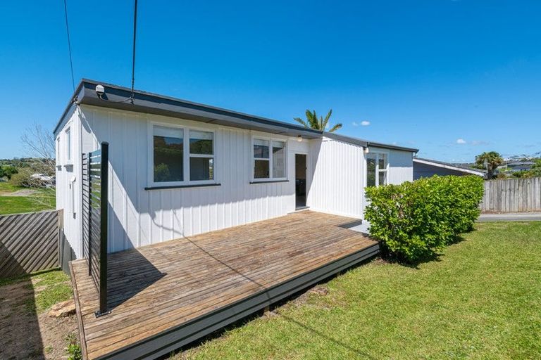 Photo of property in 21 Brigitte View, Snells Beach, 0920
