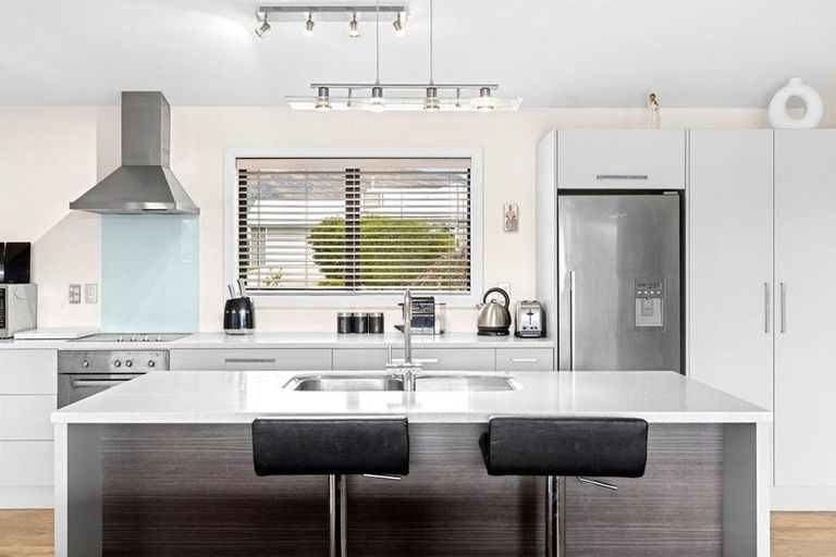 Photo of property in 4 Daniels Terrace, Wanaka, 9305