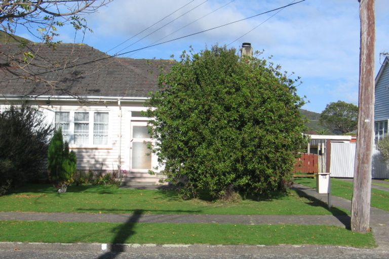Photo of property in 18 Rumgay Street, Fairfield, Lower Hutt, 5011