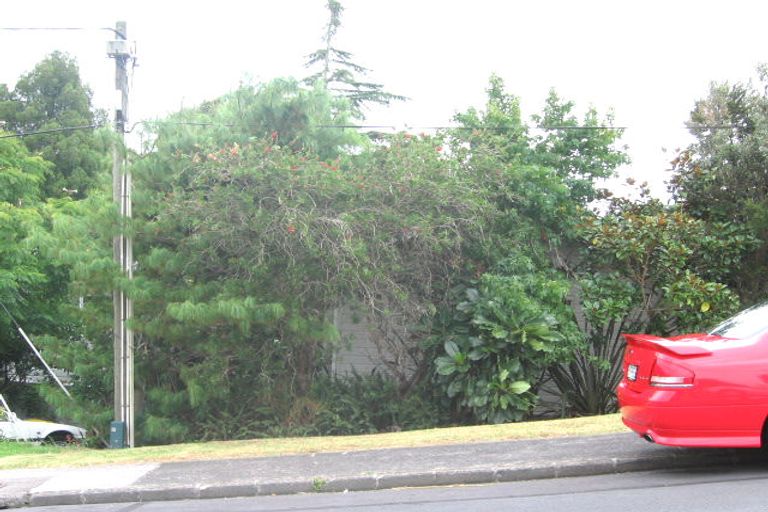 Photo of property in 2/47 Roberts Road, Glenfield, Auckland, 0629