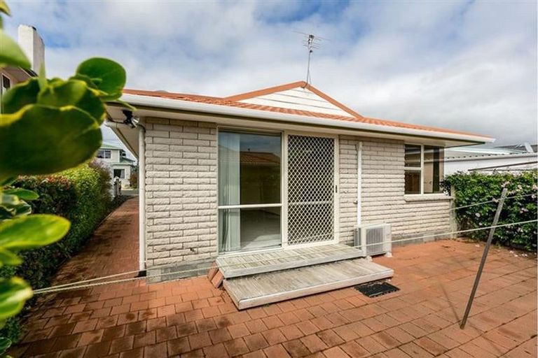 Photo of property in 10 Massey Street, Westown, New Plymouth, 4310