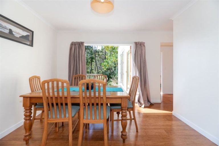 Photo of property in 136 Piha Road, Piha, New Lynn, 0772