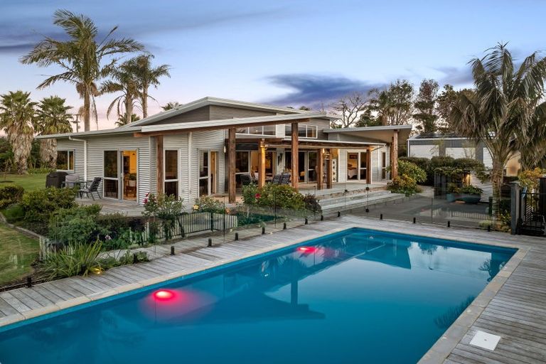 Photo of property in 650 One Tree Point Road, Ruakaka, Whangarei, 0171