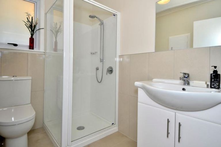 Photo of property in 2/15 East Coast Road, Milford, Auckland, 0620