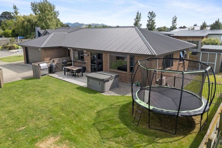 Photo of property in 12 Molesworth Street, Carterton, 5713