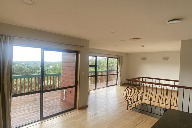 Photo of property in 1/8 Dee Place, Torbay, Auckland, 0630