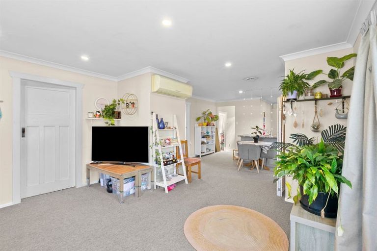 Photo of property in 10 Parris Street, Moturoa, New Plymouth, 4310