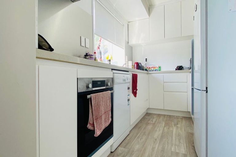 Photo of property in 2/18 Elliott Avenue, Bayview, Auckland, 0629