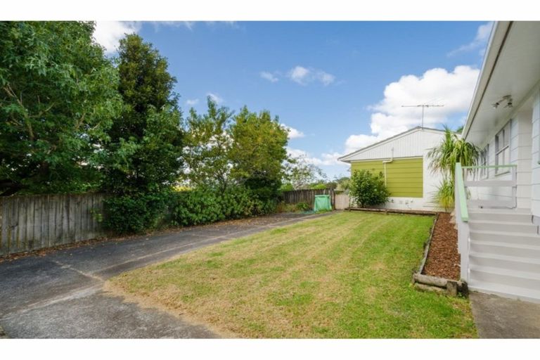 Photo of property in 2/3 Talavera Place, Te Atatu South, Auckland, 0602