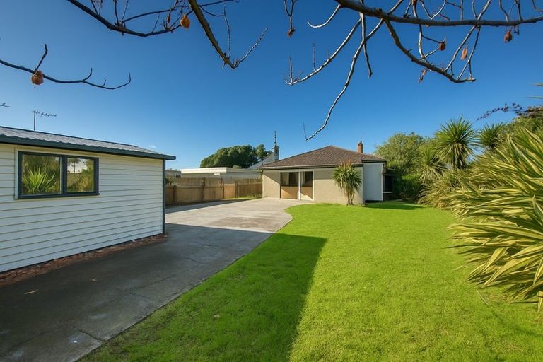 Photo of property in 2 Avondale Road, Taradale, Napier, 4112