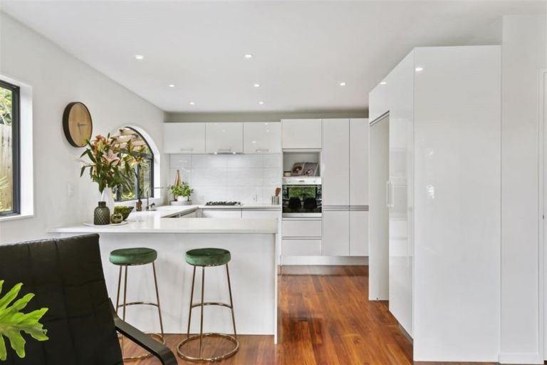 Photo of property in 2/93 Stanley Road, Glenfield, Auckland, 0629