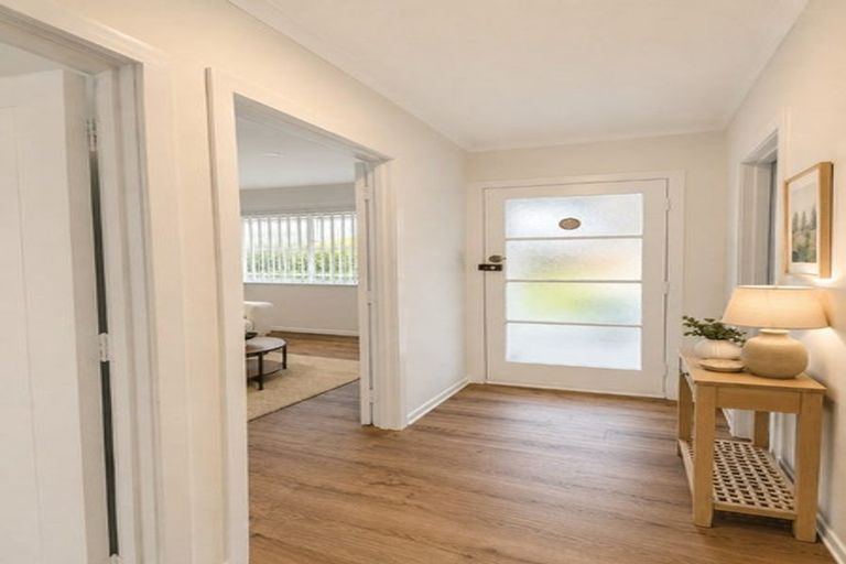 Photo of property in 5 Thomas Rea Place, Te Atatu South, Auckland, 0610