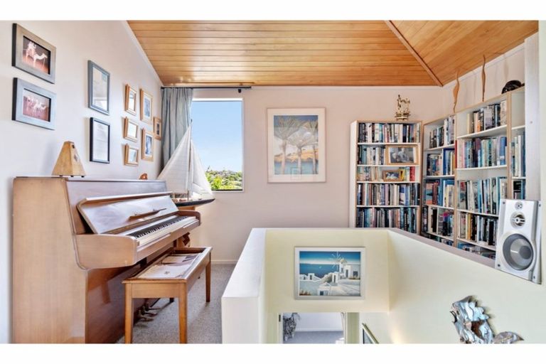 Photo of property in 15 Park Rise, Campbells Bay, Auckland, 0630