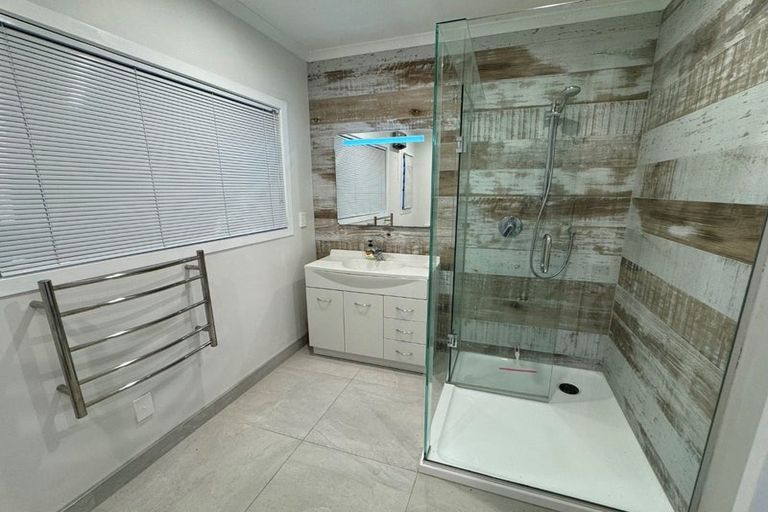 Photo of property in 23a Waiwera Place, Waiwera, Orewa, 0994