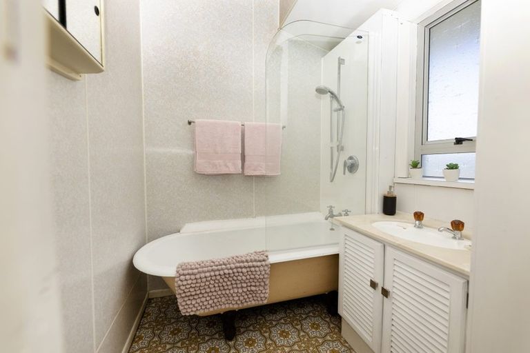 Photo of property in 75 Pendarves Street, New Plymouth, 4310