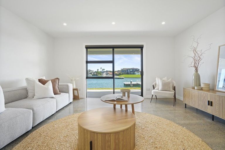 Photo of property in 21 Fred Carr Place, One Tree Point, 0118