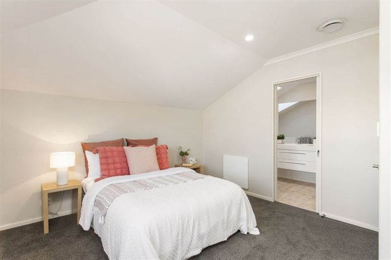 Photo of property in 18 Scarlet Lane, Redwood, Christchurch, 8051