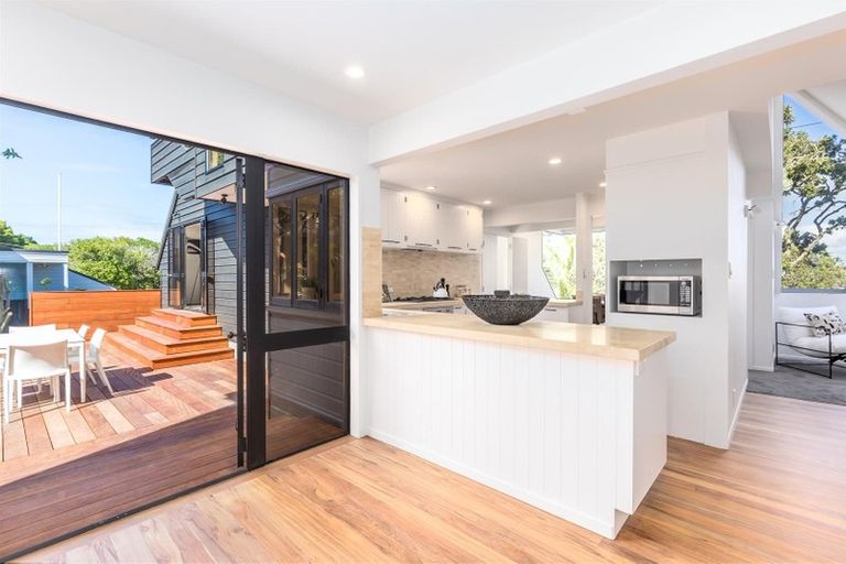 Photo of property in 8 View Road, Campbells Bay, Auckland, 0630