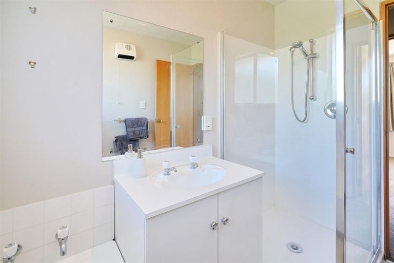 Photo of property in 46b Daniels Road, Redwood, Christchurch, 8051