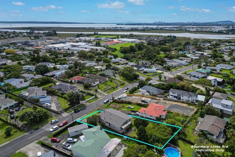 Photo of property in 17 Divich Avenue, Te Atatu South, Auckland, 0610