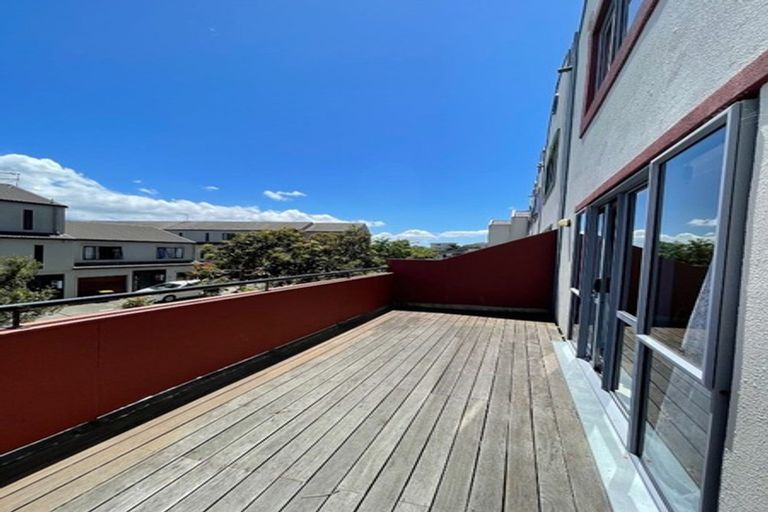Photo of property in Lakeview Terrace, 12/14 Ambrico Place, New Lynn, Auckland, 0600