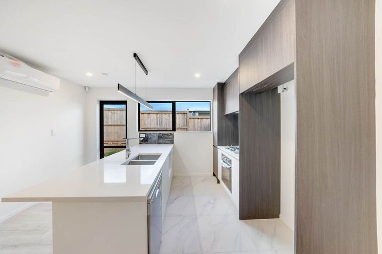 Photo of property in 17a Poruru Close, Papakura, 2110