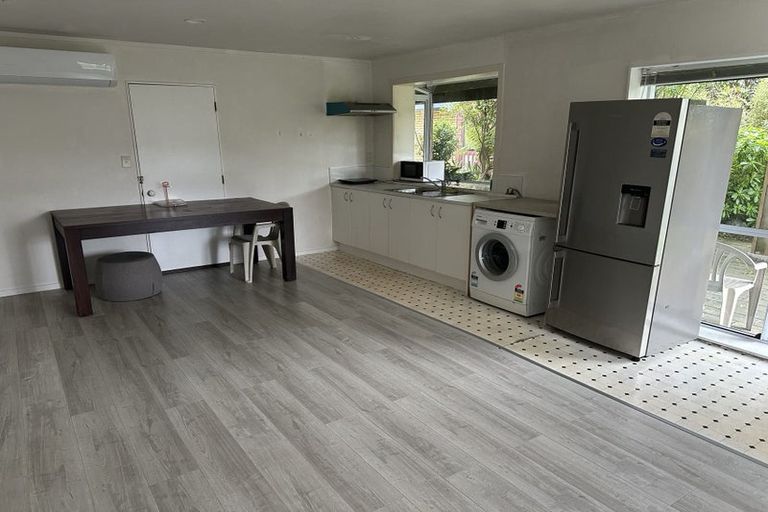 Photo of property in 31 Masterton Road, Rothesay Bay, Auckland, 0630