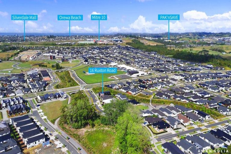 Photo of property in 16 Ruxton Road, Wainui, 0932