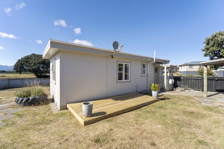 Photo of property in 10 Robert Mckeen Street, Otaki Beach, Otaki, 5512