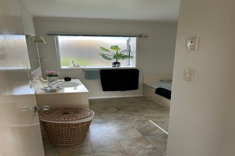 Photo of property in 1/9 Belmere Rise, Farm Cove, Auckland, 2012