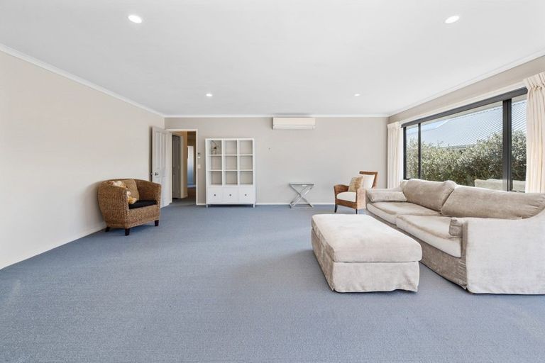 Photo of property in 14 Lakemere Way, Kinloch, Taupo, 3377