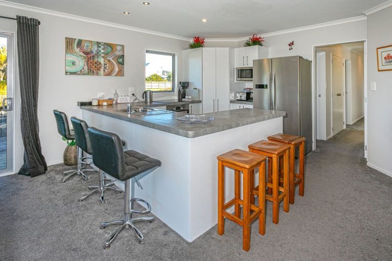 Photo of property in 40 Tairua Palms Place, Tairua, 3508