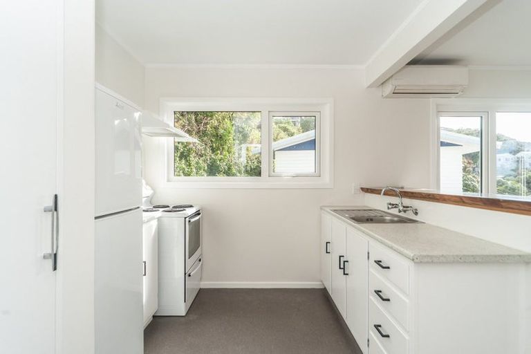 Photo of property in 2/5 Wye Street, Island Bay, Wellington, 6023